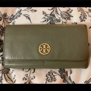 Tory Burch Gray heron medium sized wallet